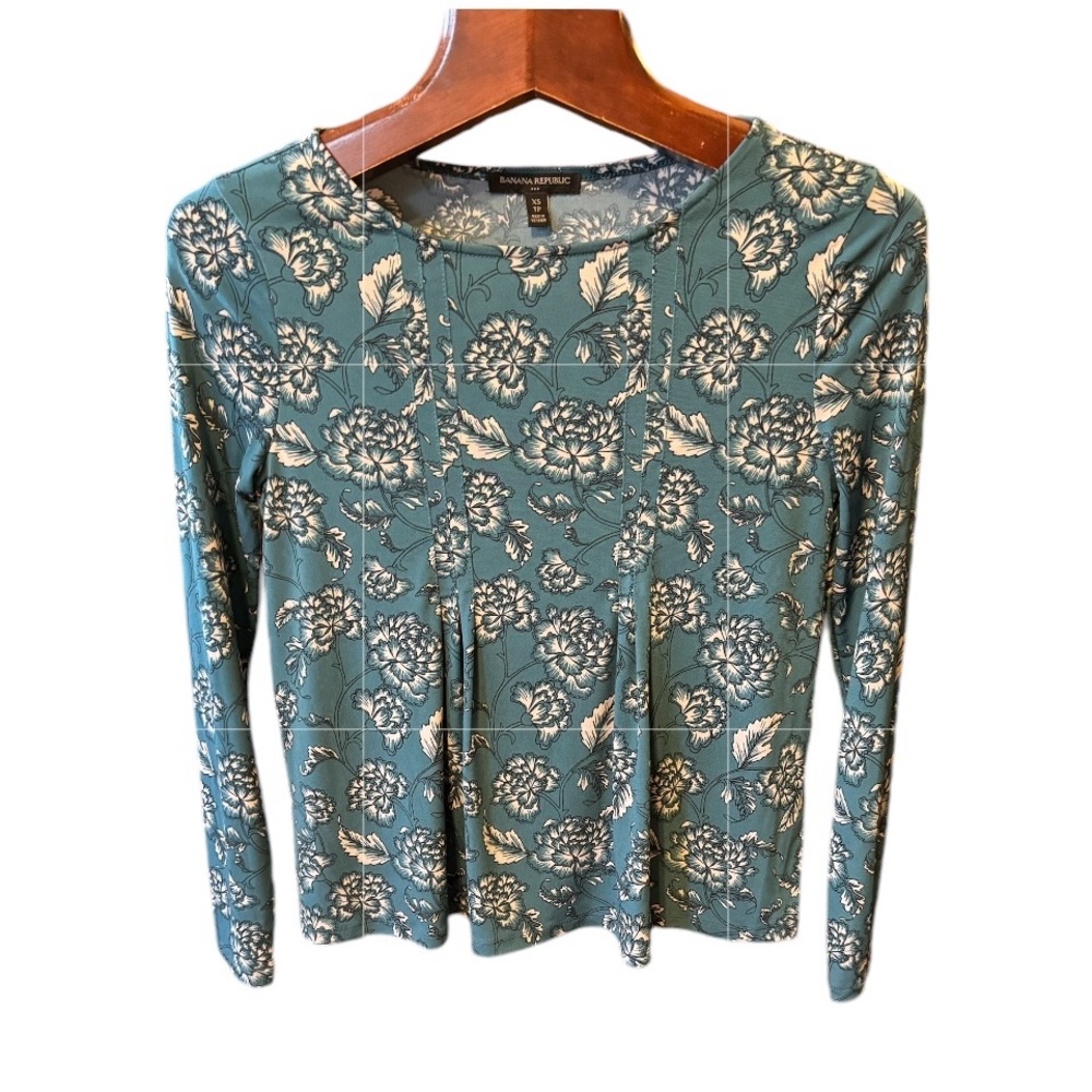 Banana Republic flowing blouse sizeXS in like new condition
